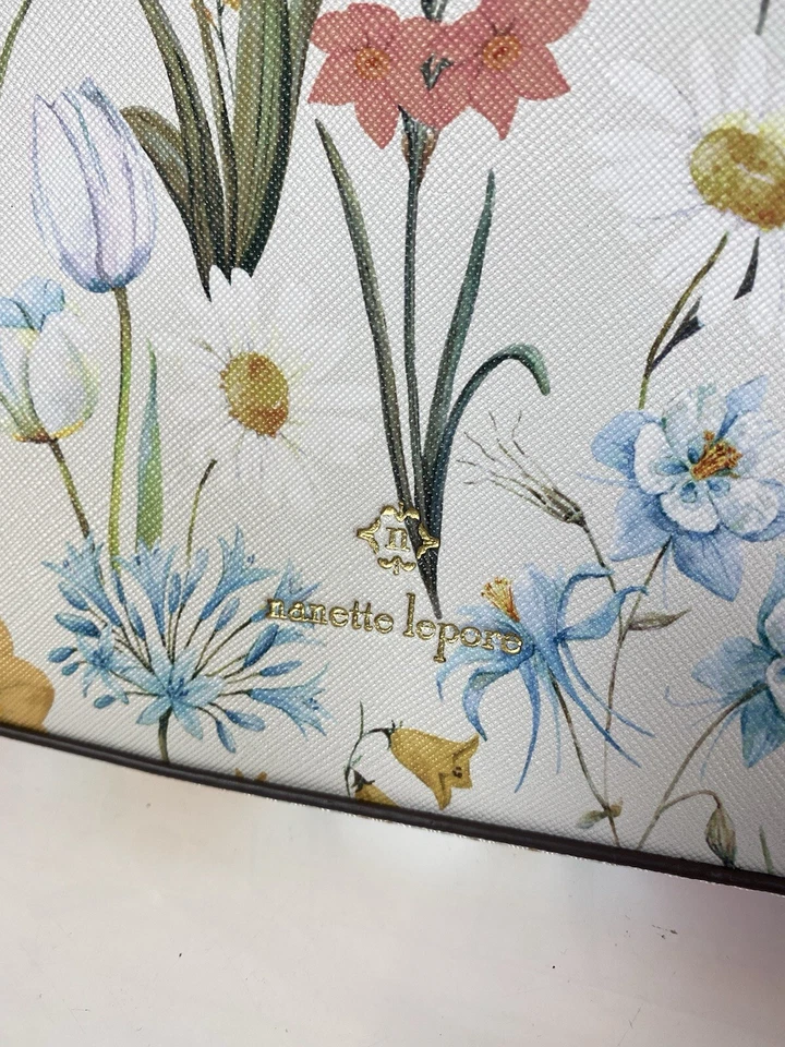 Bolso de hombro Nanette Lepore blanco y rosa floral herrajes dorados PRÍSTINO Foto 3 de 4