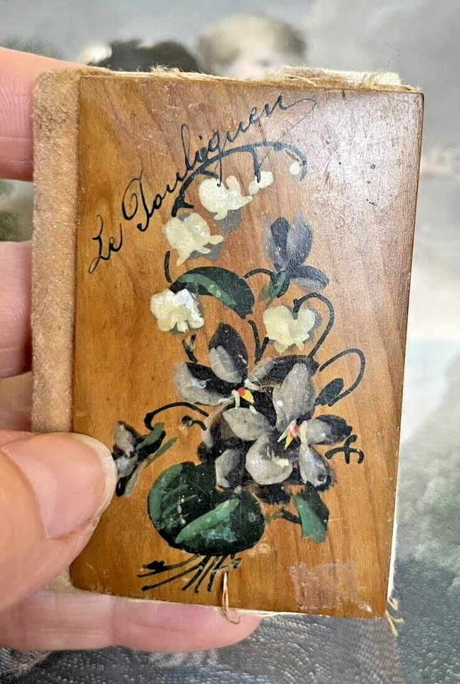 Étui Porte-aiguille Ancien bois d’Olivier Souvenir du POULIGUEN décor floral - Photo 4/4