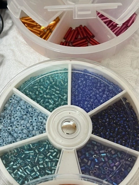 Lote mixto de tubos y otros 5 libras de cuentas de semillas de vidrio algunos micro Foto 4 de 4