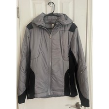 Lululemon Athletica Polar Women's Jacket, pairs w/any activewear outfit. A50