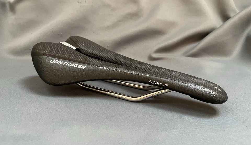 Sillín de bicicleta Bontrager AJNA Elite para mujer 144 mm 7 x 7 rieles Ti huecos 216 g negro Foto 2 de 4