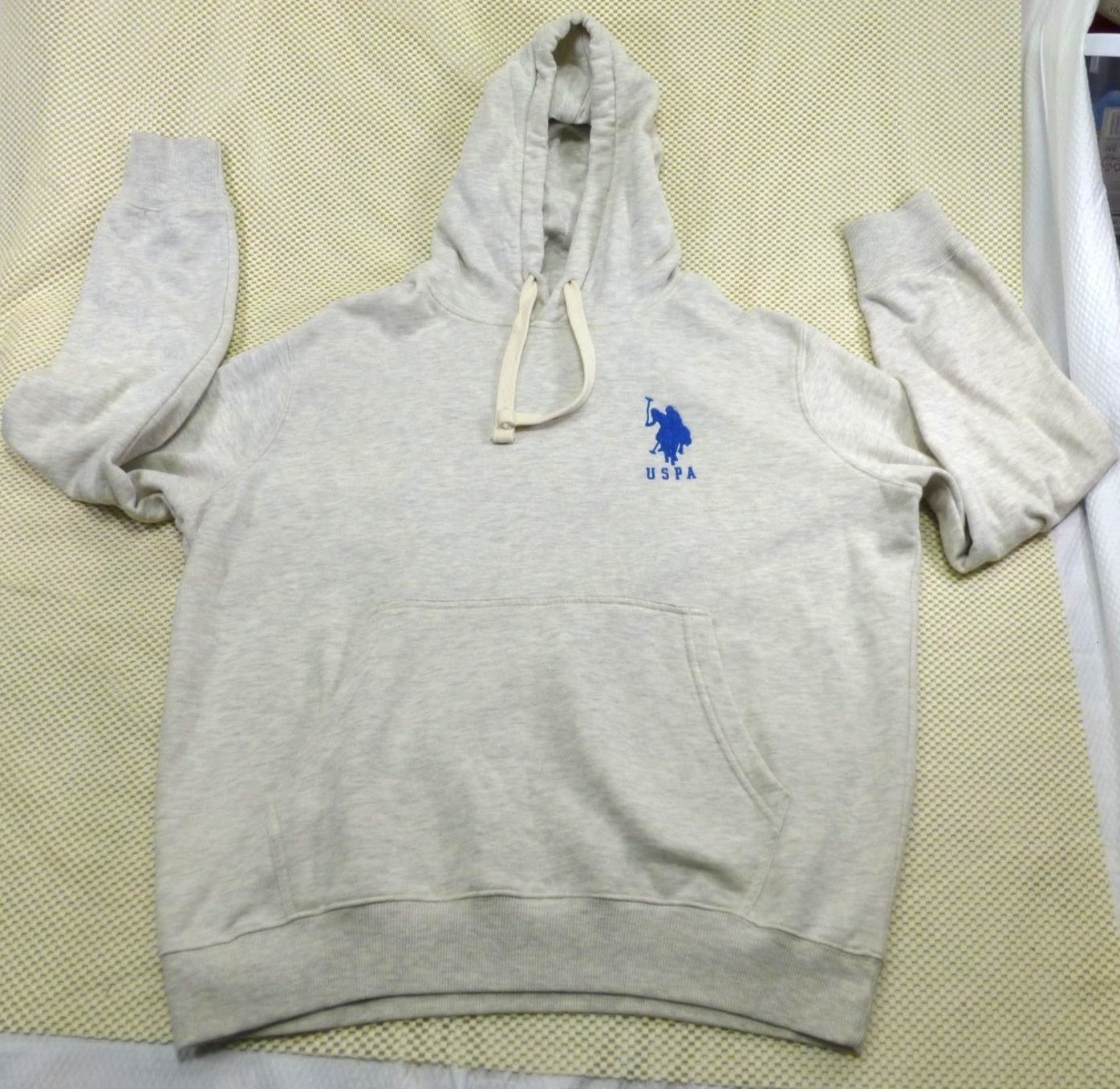 U.S. Polo Assn. Felpa grigia con cappuccio Spell Out con ricamo logo pony blu taglia grande