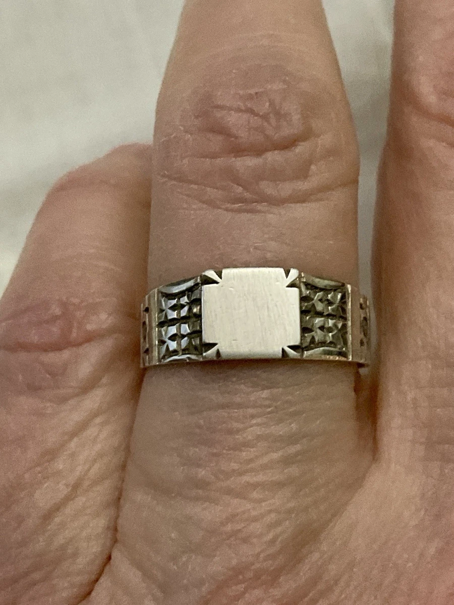 Ancienne bague, en argent massif