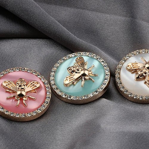 18MM-25MM Three-dimensional Little Bee Buttons Cardigan Sweater - Picture 8 of 17