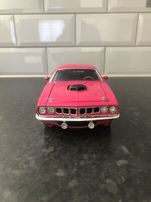 Plymouth Hemi Cuda Baujahr 1971 pink / schwarz 1:18 Greenlight - RAR 