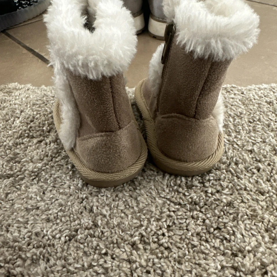 Infant Girl's Brown Teeny Toes faux Suede Boots Size 1 - Image 4 of 4