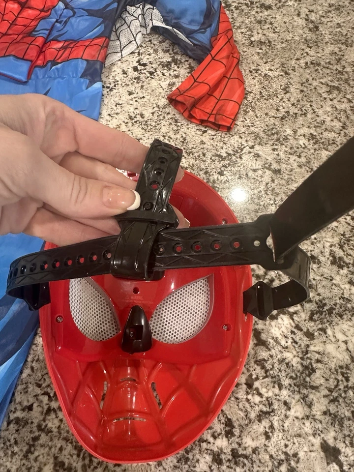 Disfraz de Spider-Man Disney Marvel con máscara parlante. Nuevo nunca usado. Talla M Foto 4 de 4