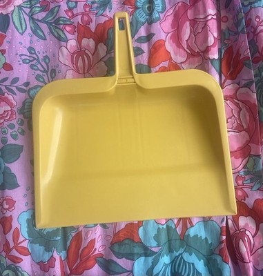 Rubbermaid  Dust Pan Heavy Rubber Harvest Gold Yellow Vintage Dustpan