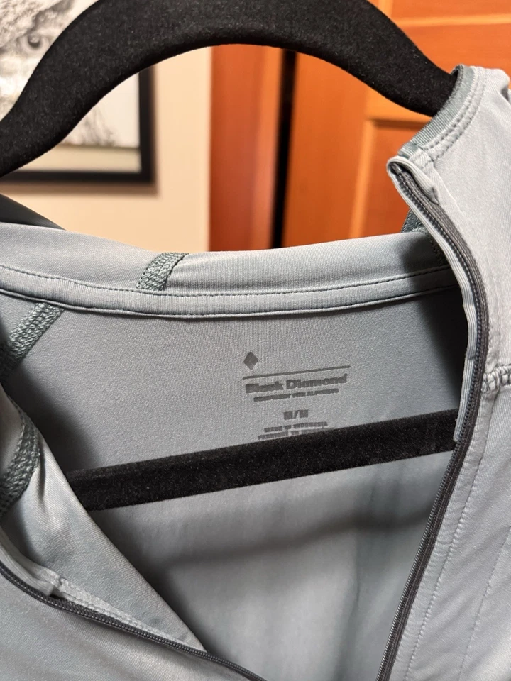 Sudadera con Capucha Black Diamond W's Alpenglow Pro - Azul Tormenta Mediana Excelente Estado Foto 3 de 3