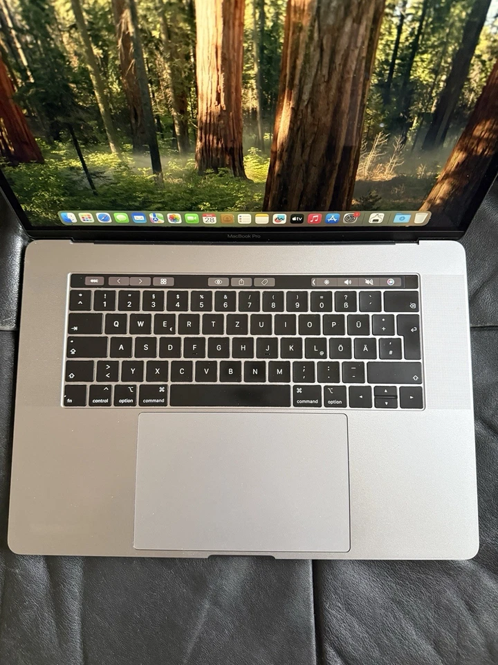 Apple MacBook Pro 15" 2019 · i9 · 32GB · 512GB, Foto 3 von 5