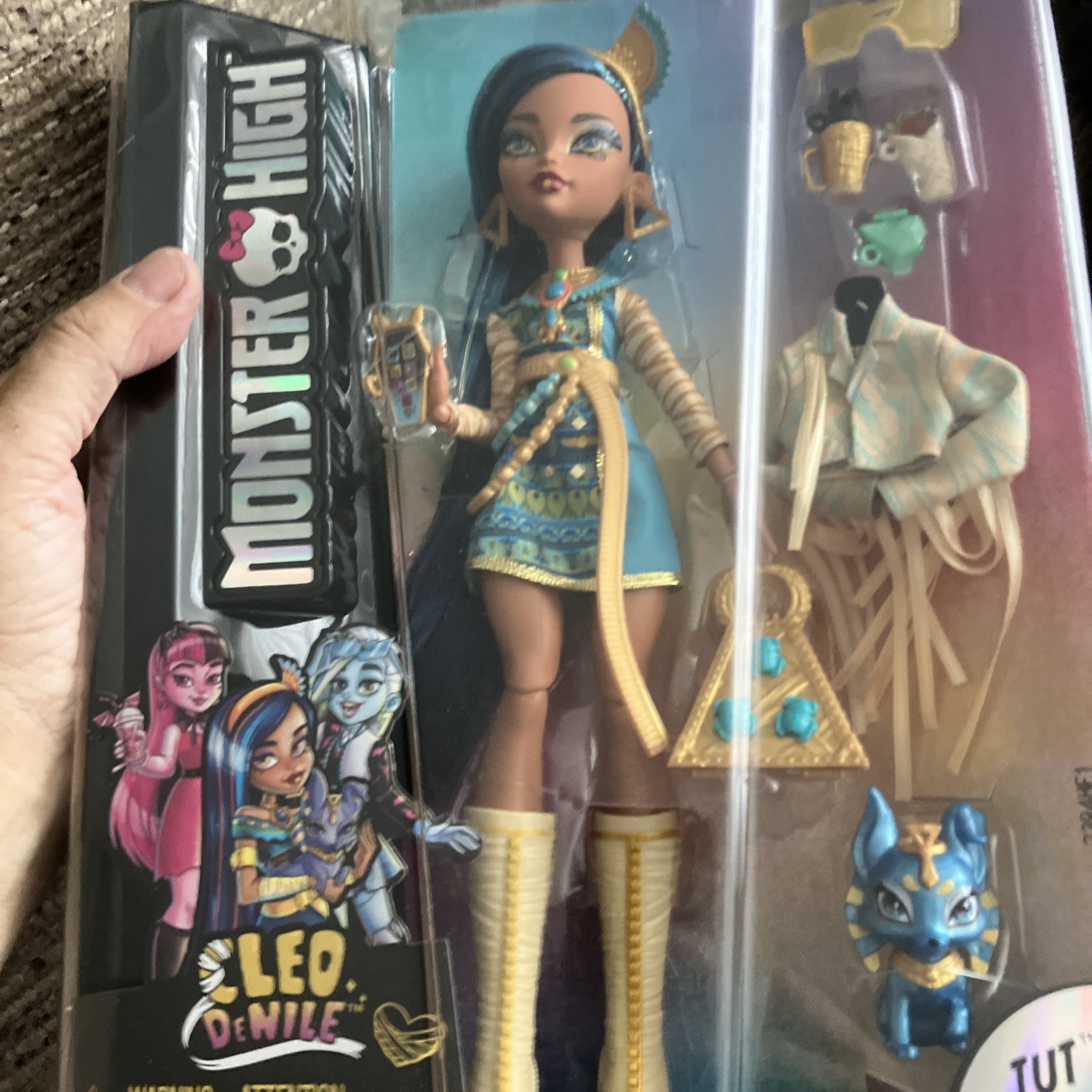 Monster High Core Cleo de Nile Fashion Doll Tut Dog Blue Streaked Hair Pet Dog