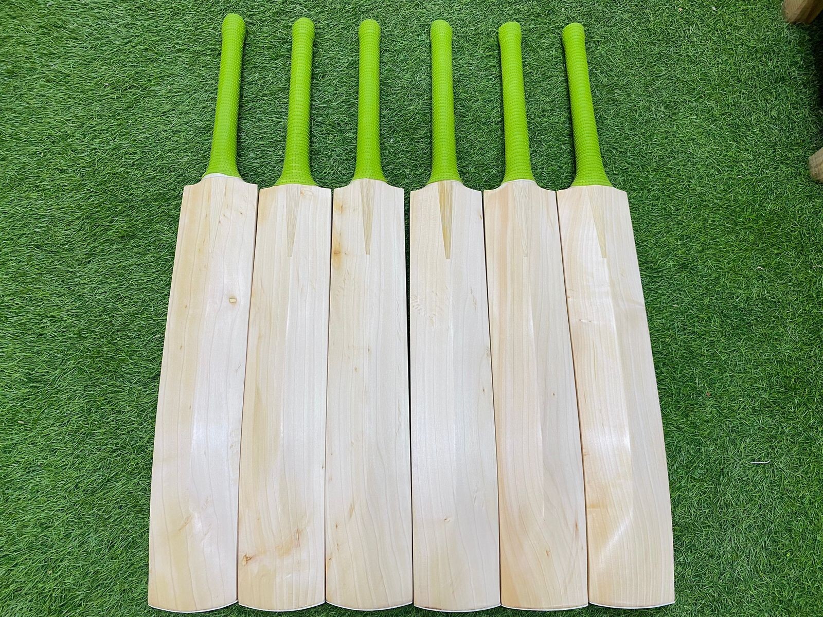 Plain Grade 1 english willow cricket bat With Bat Cover With Free Scuff