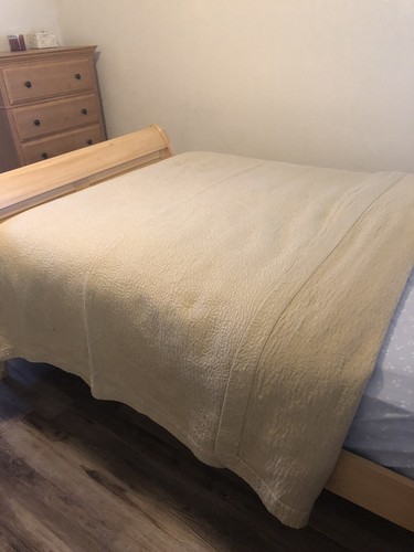 Peacock Alley Emilia Tan Queen Size Coverlet Matelasse Bedspread 92x92" EUC - Picture 7 of 10