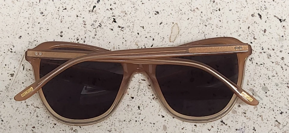 Lentes negras Wildfox Parker Biege Frames usadas de uso pesado Foto 2 de 4