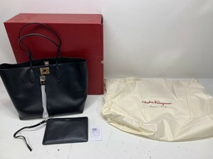 ferragamo nero bag