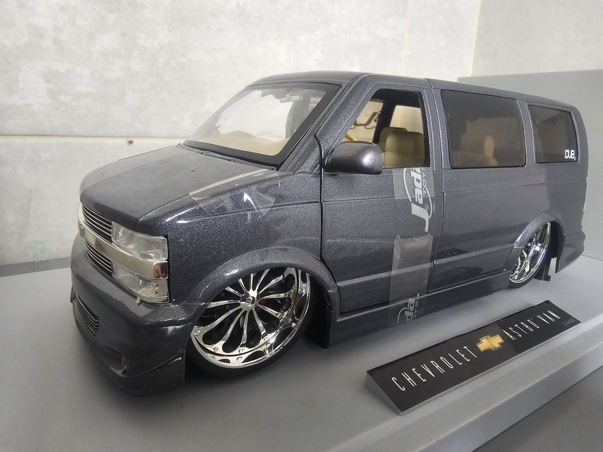 1:18 Chevrolet Astro Van Dub City | eBay