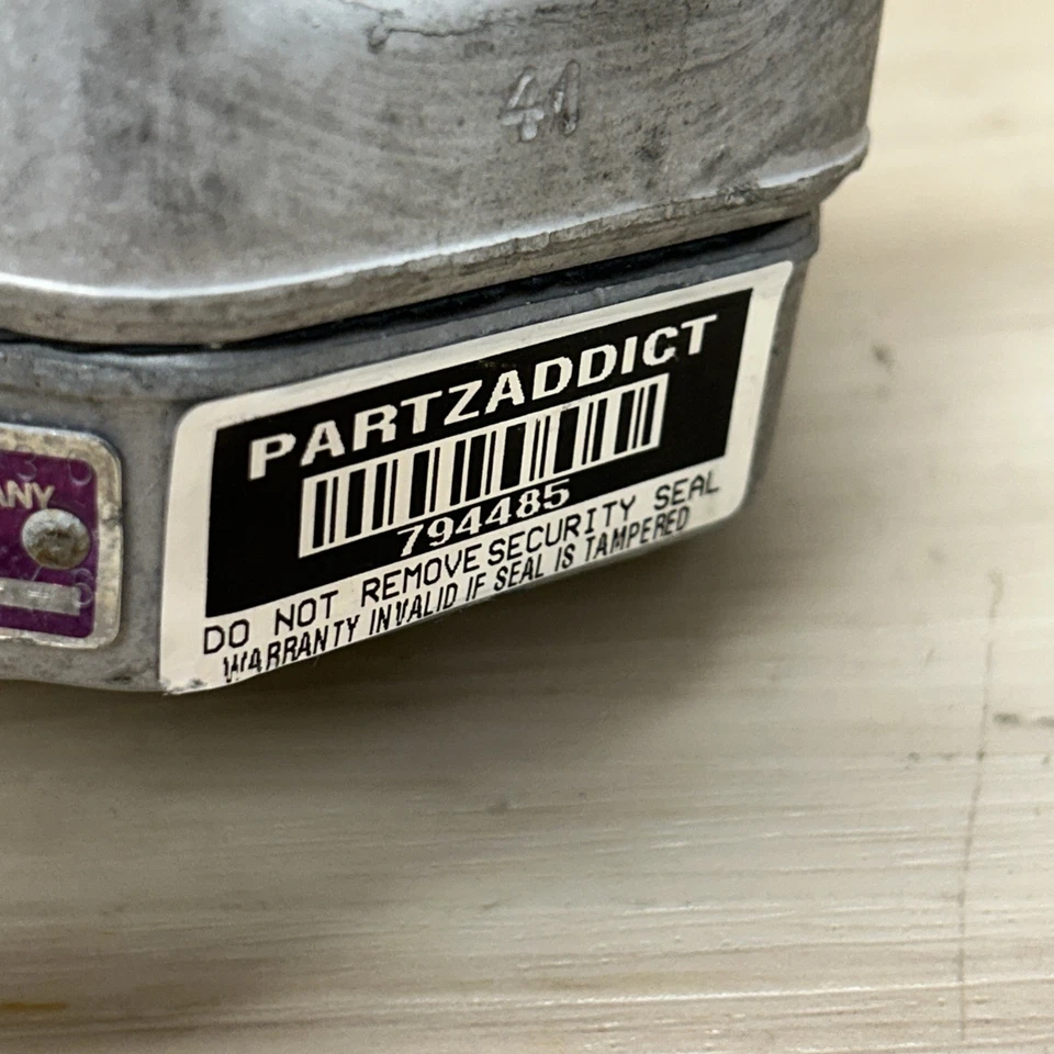 DISTRIBUIDOR DE COMBUSTIBLE ROLLS ROYCE SILVER SPUR Parte # 0438100090 Foto 3 de 4