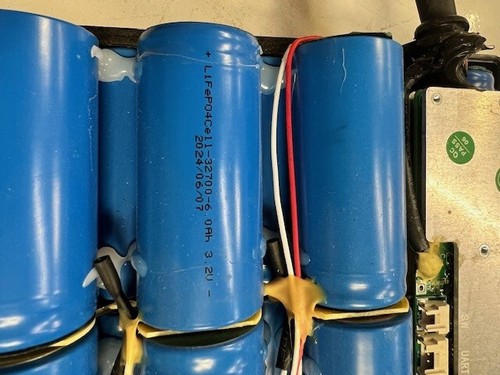 (Box of 5) LiFePO4 lithium batteries, 25.6v 12Ah, XT90 Connector, 30amp BMS - Picture 4 of 5