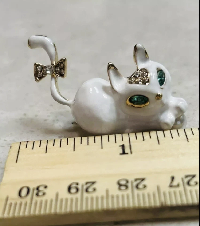 Betsey Johnson Gold Tone Rhinestone White Kitty Cat Pin Brooch NWT - Image 2 of 4