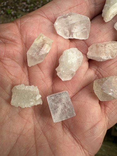10 x SMALL / TINY ZEOLITE - APOPHYLLITE STILBITE CHALCEDONY ROUGH NATURAL STONES - Foto 2 di 6