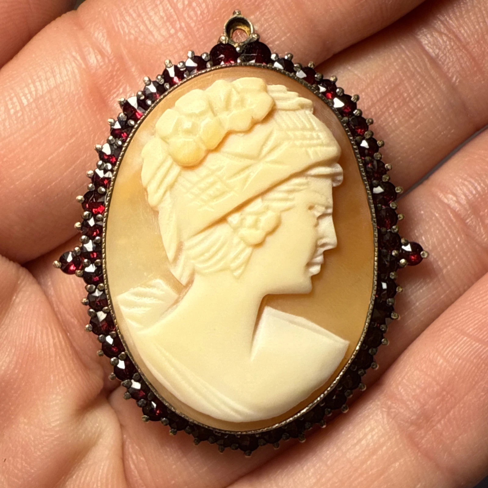 Broche Camee En Argent 900/1000 Avec Petite Pierres Rouge Rubis ? Pendentif