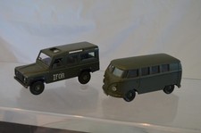 VEHICULES MILITAIRES SOLIDO AVEC DEFAUTS 1 LAND ROVER DEFENDER ET 1 VW COMBI