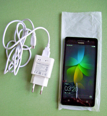 Handy Huawei  CHC-U01 Schwarz m. Ladekabel Android Smartphone 8GB Zubehörpaket
