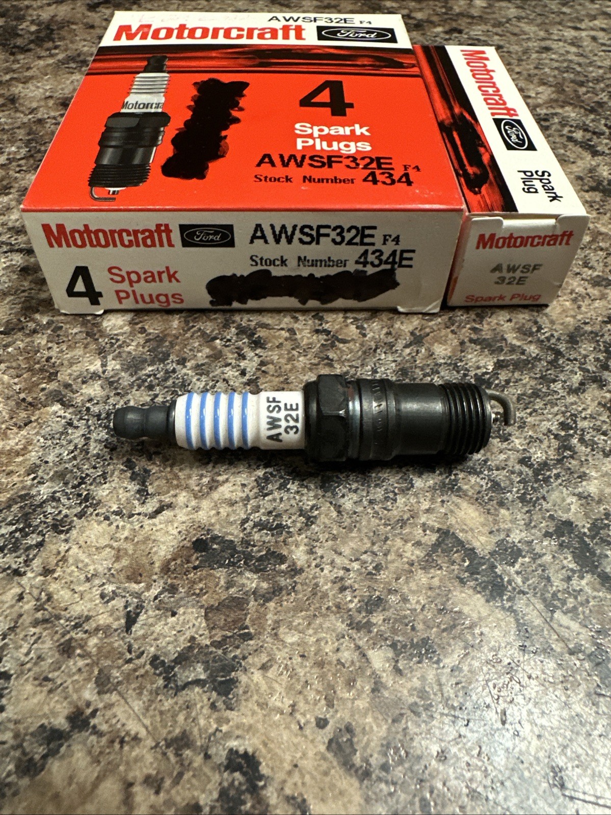 4 Motorcraft AWSF32E Spark Plugs 79-14 CROWN VIC  MUSTANG Etc