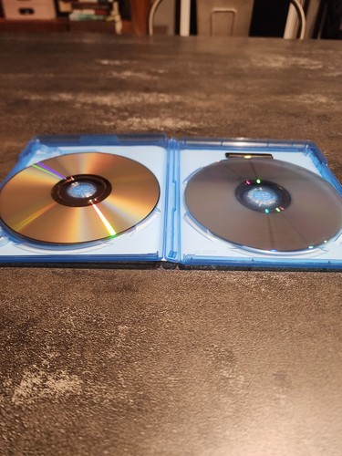 2 Guns (Blu-ray/DVD, 2013, 2-Disc Set, Includes Digital Copy UltraViolet) - Picture 3 of 4