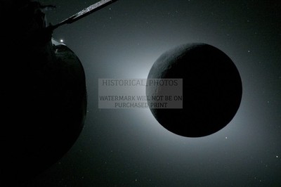 SUN BACKLIT MOON WITH ORION SPACECRAFT ARTEMIS II ECLIPSE 4X6 POSTCARD PHOTO