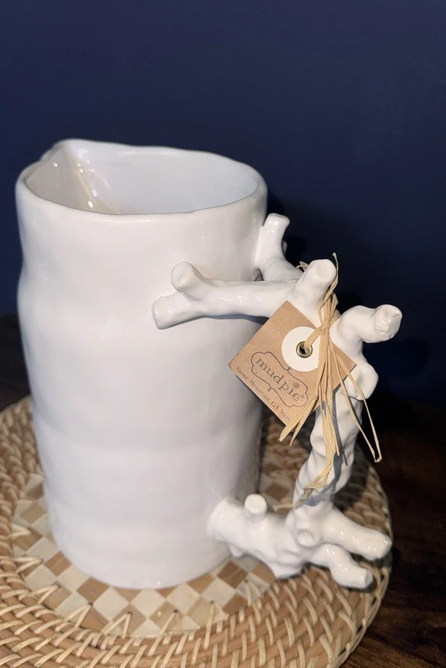 Jarra de cerámica de coral de 2,5 cuartos blanca de Mud Pie Foto 4 de 4