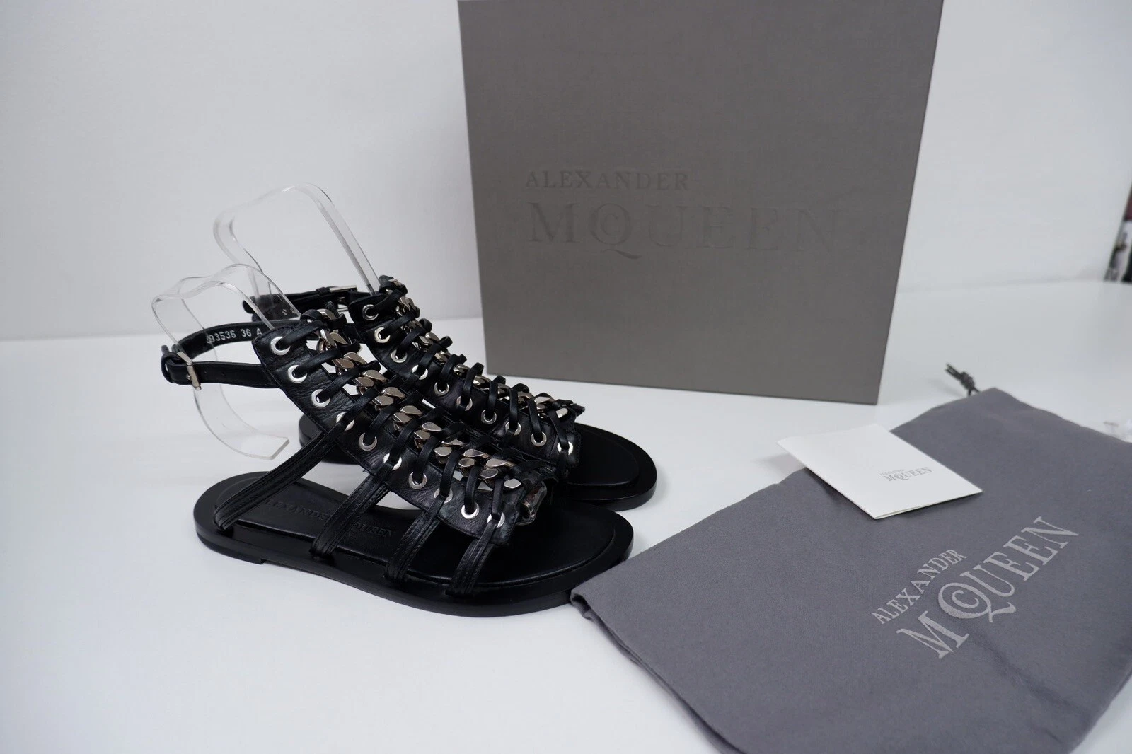 Sandali da donna Alexander McQueen Regno Unito 2 Eu35 pelle nera NUOVI