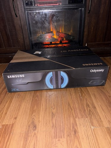 SAMSUNG Odyssey G7 S28BG700 28" Gaming Monitor 4K UHD 144Hz 1ms HDR400 G-Sync - Picture 3 of 4