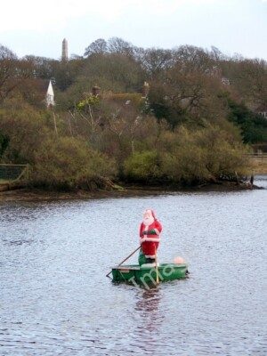 Photo 6x4 Come hell and high water, Santa will make it Lymington Nothing  c2009
