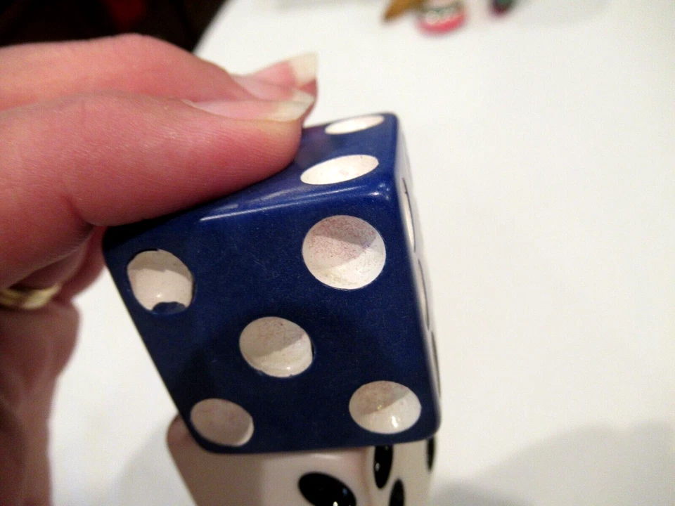 Pierre Cardin dados, juego de 2 - azul y blanco, bolsa de terciopelo Foto 2 de 4