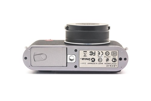 Leica X1 12.2MP Digital Camera Body in an Original Box - Picture 23 of 25