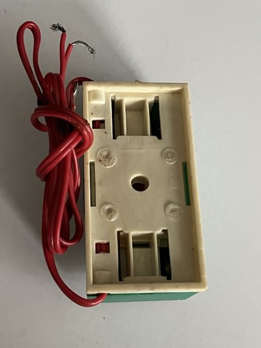 TYCO Prestomatic Button Switch – HO Scale Accessory Control & Green Street Light - Picture 3 of 5