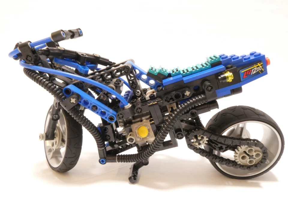 Lego Technic Motorcycle - spares / incomplete, photo 4 of 5