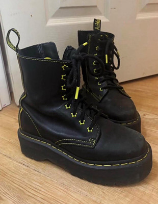 Dr. Martens Jadon Star Women s Black Platform Boots US 7 EU 37