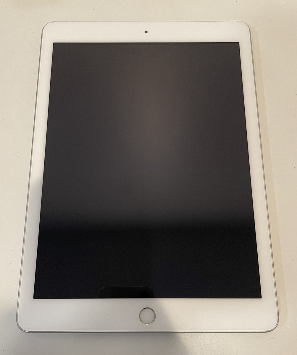Apple iPad 5th Gen. 32GB, Wi-Fi, 9.7in - Silver - No Touch ID