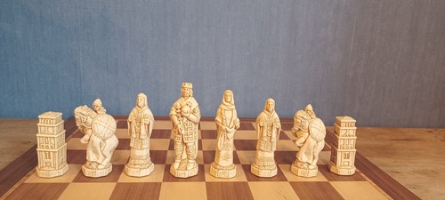 Chess SAC Battle of Hastings 11cm King Ivory & Burgundy. Board Not Included! - Picture 3 of 8