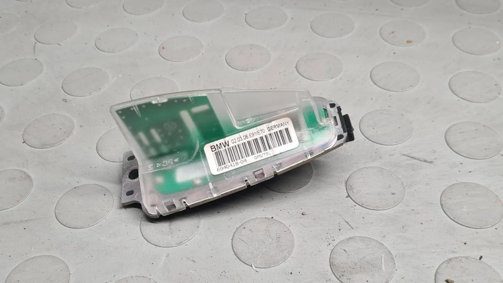 BMW 3 E90 E91 2006 GPS Antenna 6940418
