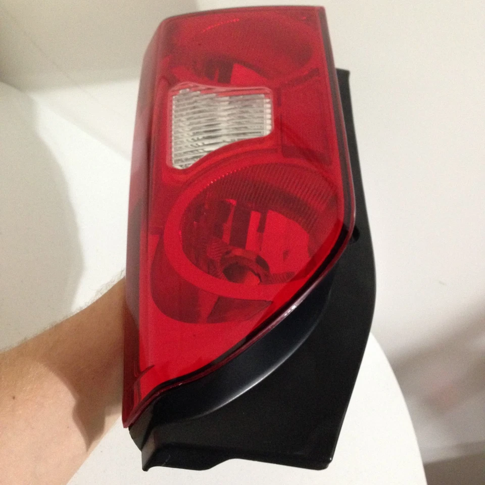 Conjunto de luz trasera lateral derecha Nissan Xterra 2005-2015 pasajero OEM perfecto Foto 3 de 4