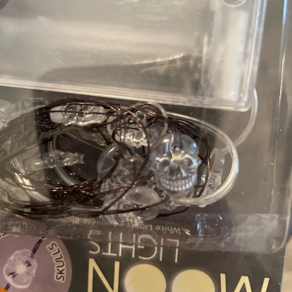 LED MOON LIGHTS string of 20 LED - 2 Packs skulls white lights - Image 3 of 4