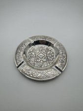 Cendrier plaque argent orné de détails ternis vintage 5,5 pouces de diamètre