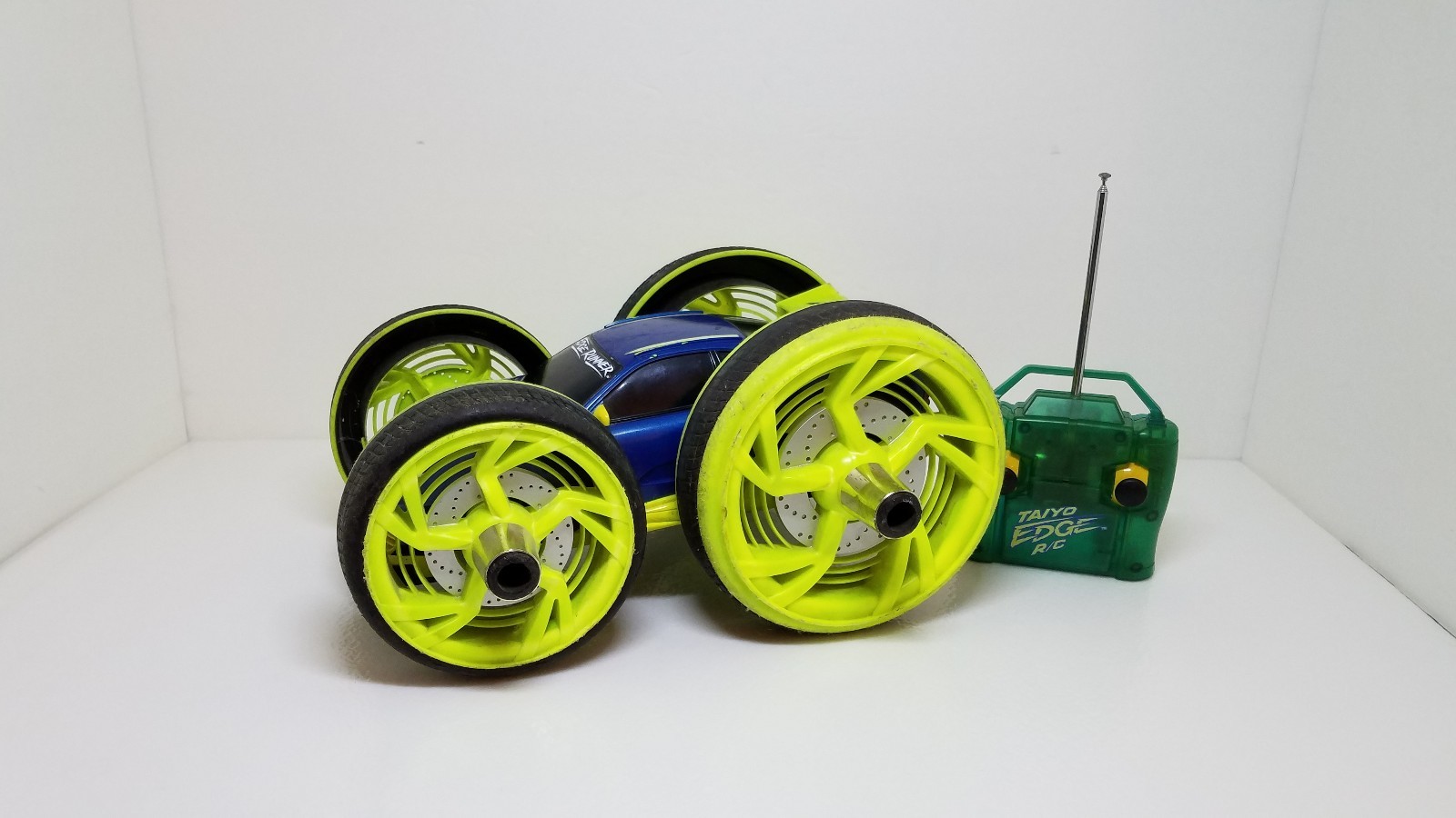 edge runner rc car