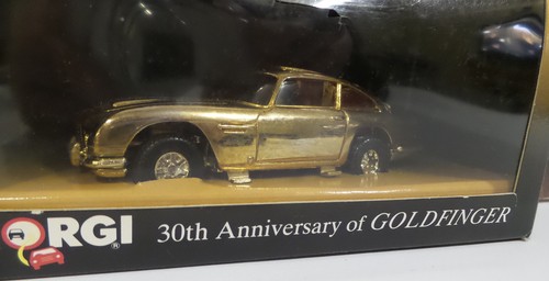 JAMES BOND: EL COCHE MÁS FAMOSO DEL MUNDO LIBRO / MODELO ASTON MARTIN DB5 - Imagen 8 de 9