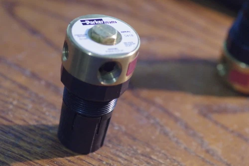 WATTS FLUIDAIR R364-02CK MINIATURE REGULATOR, New OEM
