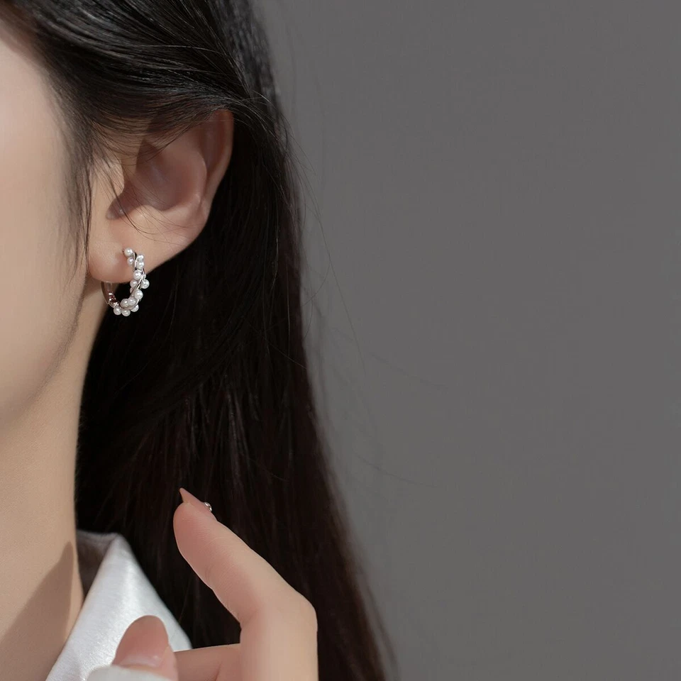 Pendiente Huggie Hoop Mujer Real S925 Plata Esterlina Perla Simulada Torcida Foto 4 de 4