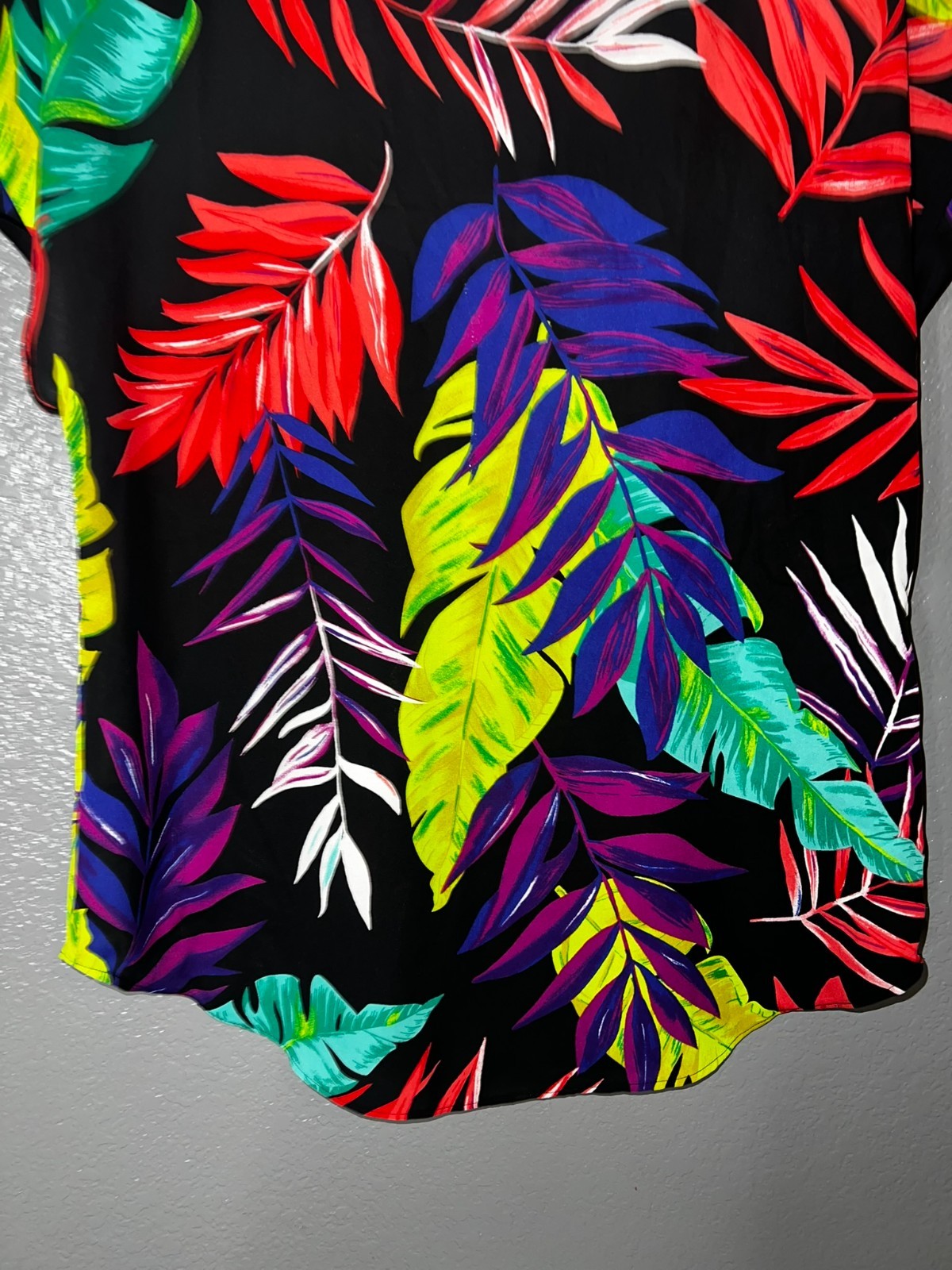 Bold Elements Tropical Leaf Print Zip Neck Short … - image 2
